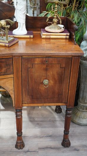 Very Fine Georgian Sideboard