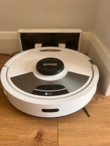 Shark matrix 2-1 robot vacuum and mop
