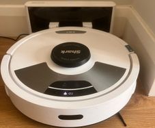 Shark matrix 2-1 robot vacuum and mop