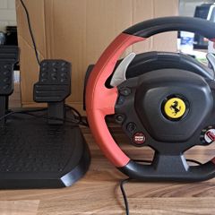 Thustmaster Ferrari 428 spider Steering wheel