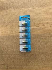 batteries 4LR44