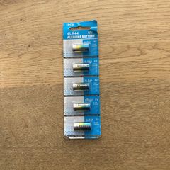 batteries 4LR44