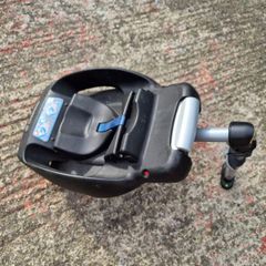 Maxi Cosi Isofix Base and Car Seat