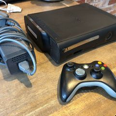 Xbox 360 Elite Edition plus refurbished controller