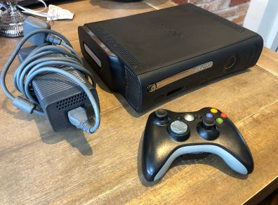 Xbox 360 Elite Edition plus refurbished controller