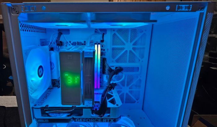 White Gamer Ryzen 5 RTX 4060 Gaming PC