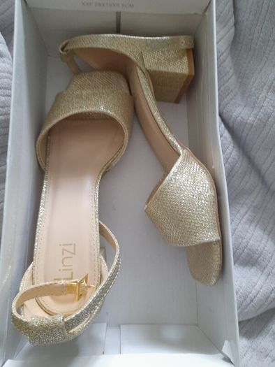 Girls shoes