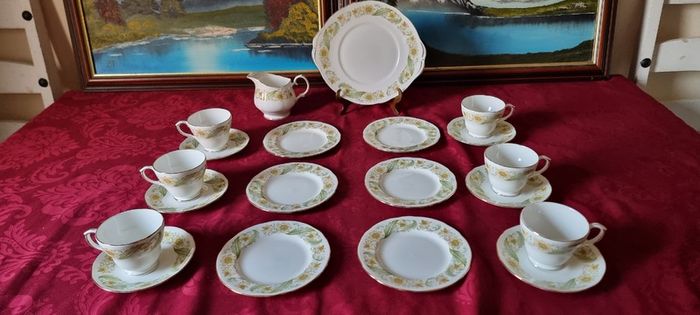 20 Piece Duchess Greensleeves Pattern Bone China Gold Gilt Tea Set For 6 Person Setting Made in England