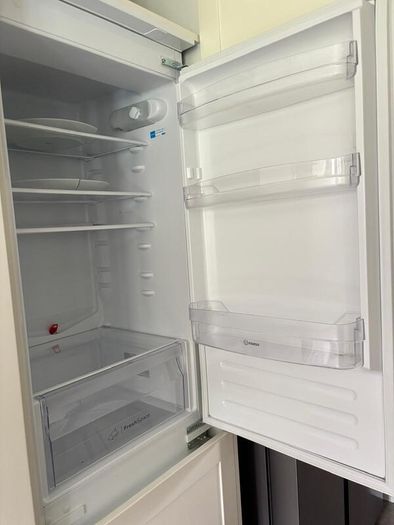 INDESIT Integrated Fridge Freezer