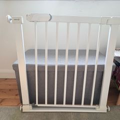 No drill, no trip Safety 1st Stair gate
