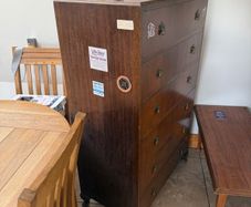 chest of drawers