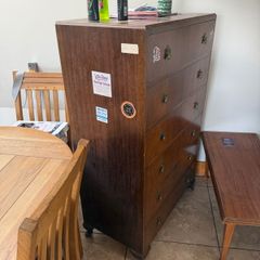 chest of drawers