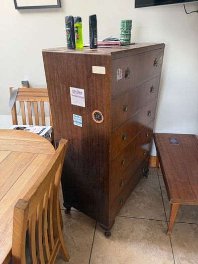 chest of drawers