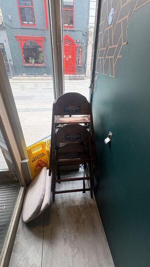 FREE Restaurant Tables and Chairs (URGENT CLEAR OUT)
