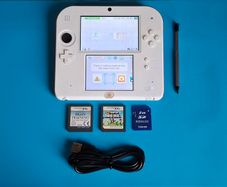 2DS Nintendo w/Games