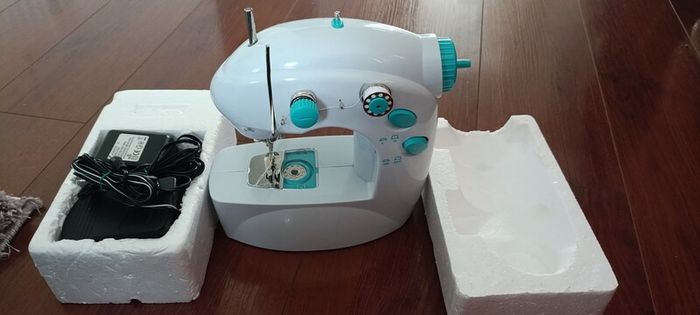 Mini Sewing Machine