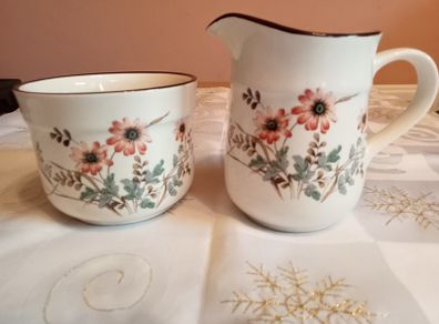Arklow Honey Stone 'Glenwood' 8177 sugar bowl and milk jug