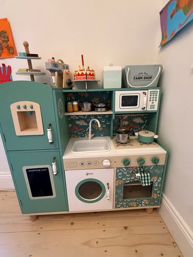 Play kitchen