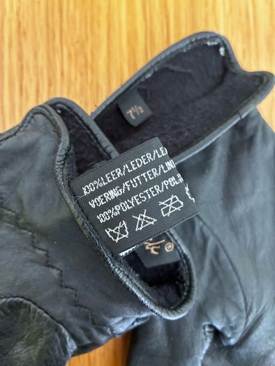 Leather gloves