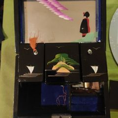 Vintage lacquered musical jewellery box