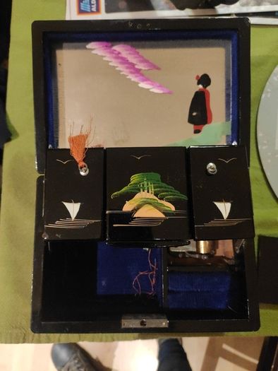 Vintage lacquered musical jewellery box