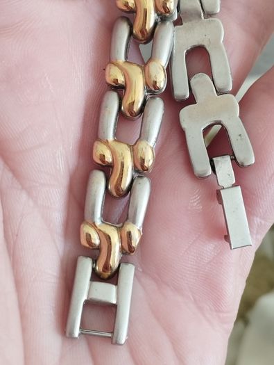 Two-tone metal bracelet.