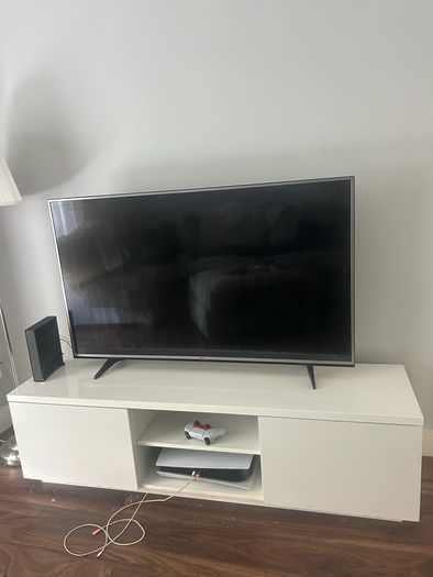 White high gloss tv unit