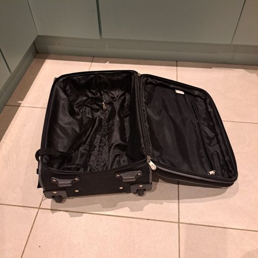 Small-Medium Luggage (Broken Handle)