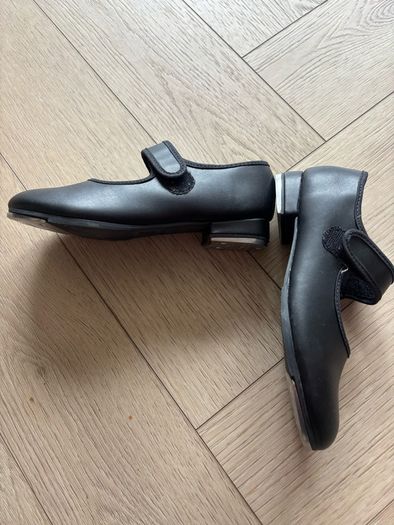Tap dancing shoes (girls)