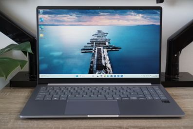 New Samsung Galaxy Book4 Edge 15.6" Copilot+ PC | Snapdragon X Plus | 16GB RAM | 256GB SSD