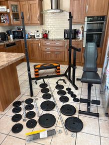 Large Gym Bundle, 100kg Metal Weights Set, 250kg Rated Heavy Sqaut Rack, Weight Bench, Aerobic Step And More!!!