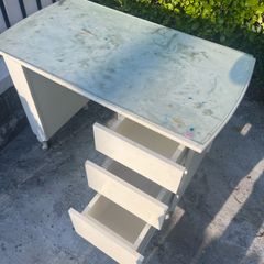 Table with removable glass top