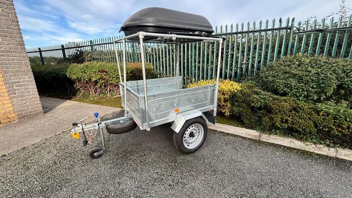 Erde - Galvanised trailer with roof box and frame - excellent condition