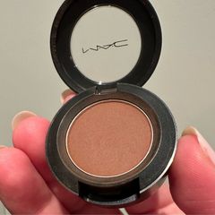 Mac eyeshadow Swiss chocolate