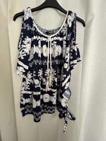 Quiz Cold Shoulder Top