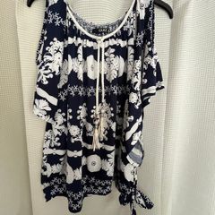Quiz Cold Shoulder Top