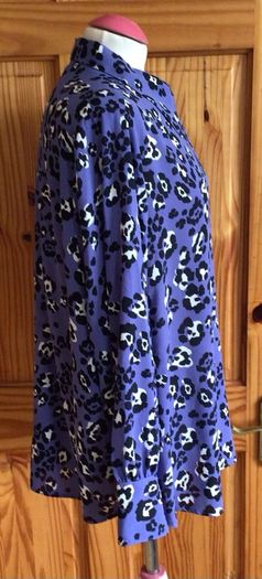 Marks And Spencer Ladies Blue Animal Print Blouse size 20 includes post
