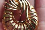 Vintage gold tone brooch.