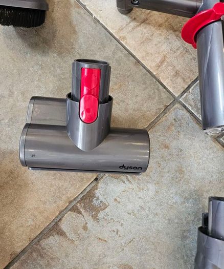 Dyson v10 absolute