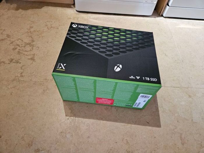 Xbox woth 2x controllers