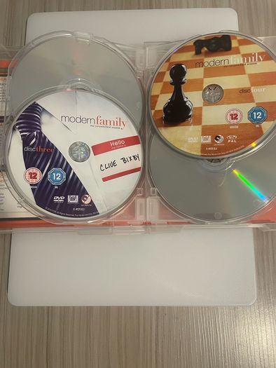 DVD boxset of modern family the complete seasons 1-3 11 discs 72 episodes