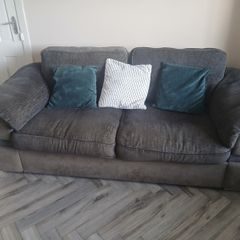 3 and 2 seater sofa set