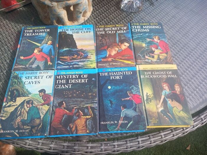 7 Hardy Boys and 1 Nancy Drew hardbacks, vintage, 80s, D18 post 8e