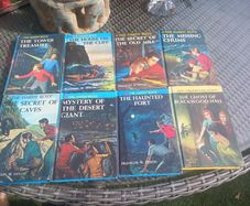7 Hardy Boys and 1 Nancy Drew hardbacks, vintage, 80s, D18 post 8e