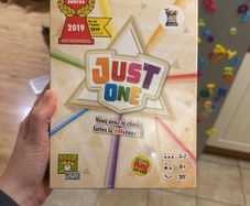 Just One board game (French)