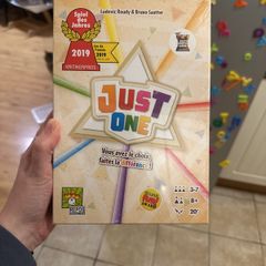Just One board game (French)