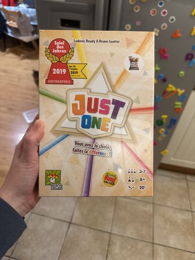 Just One board game (French)