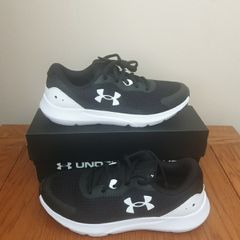New Under Armour size 3.5uk