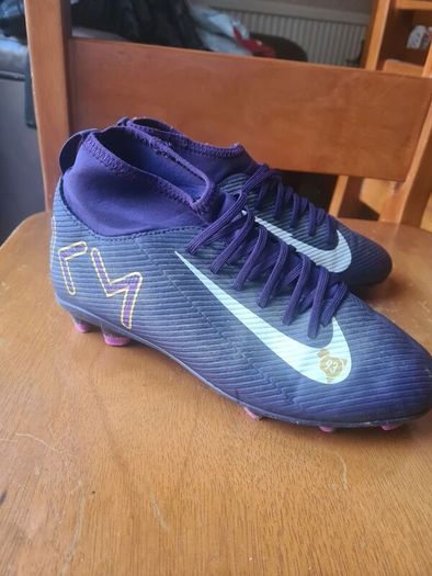 kids football boots