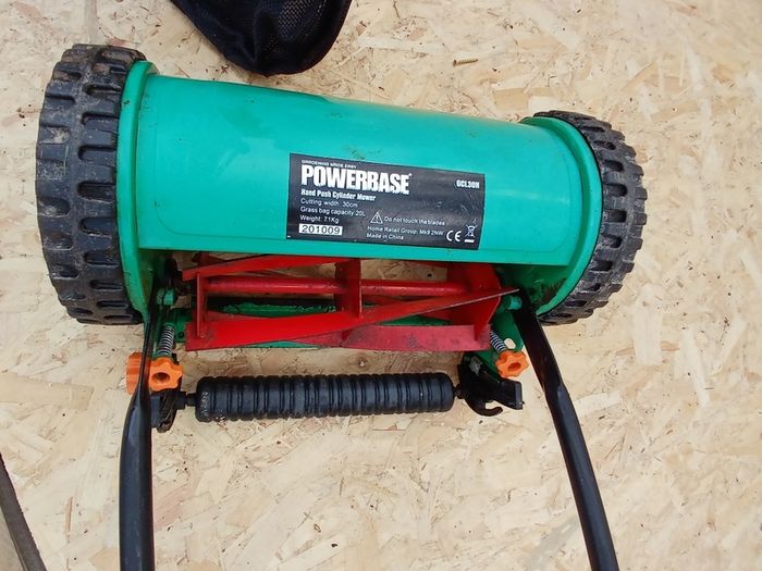 Hand push cylinder mower